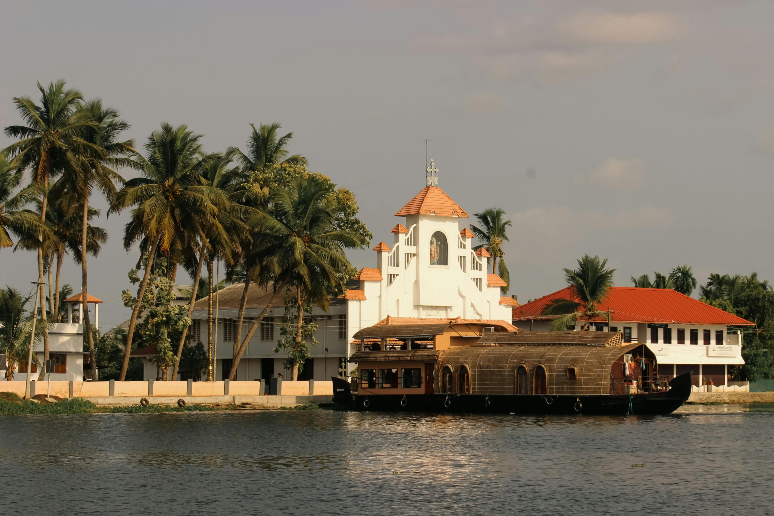 4 Days Short Trip to Kerala with Alleppey Backwaters